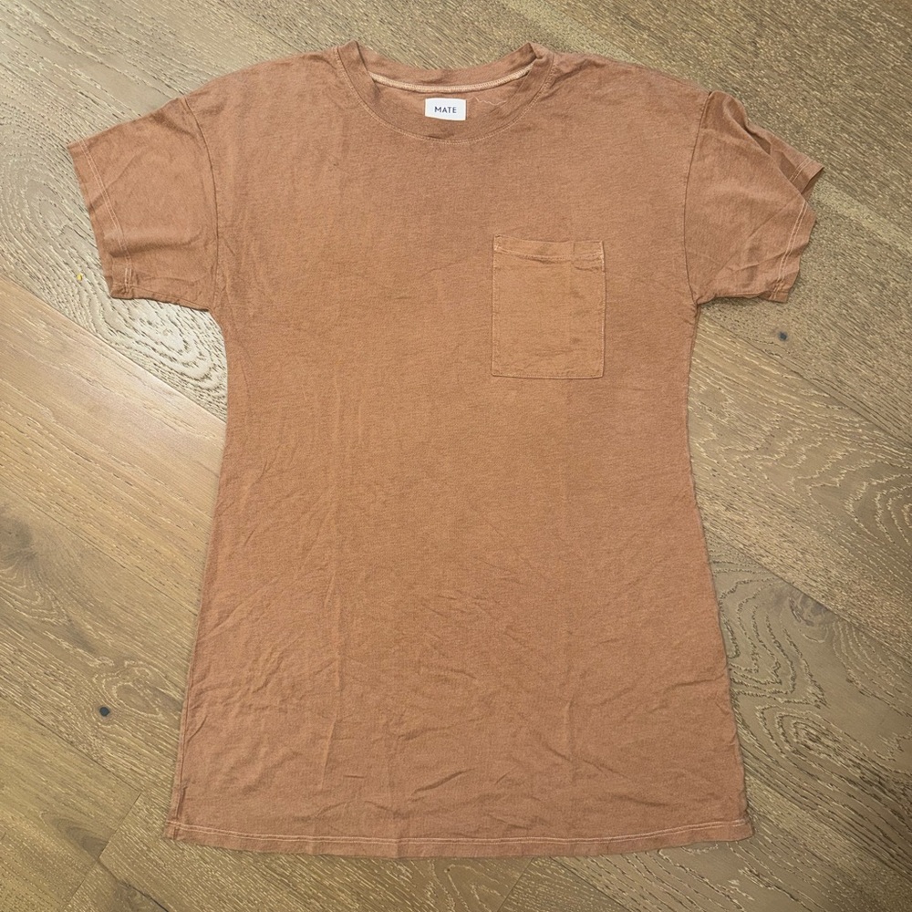 MATE Men's Short-Sleeve Pocket Tee in Rust‎ Brown